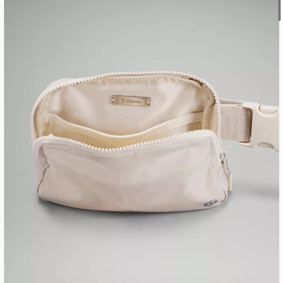 Lululemon White Opal Everywhere Belt Bag - Picture 4 of 6